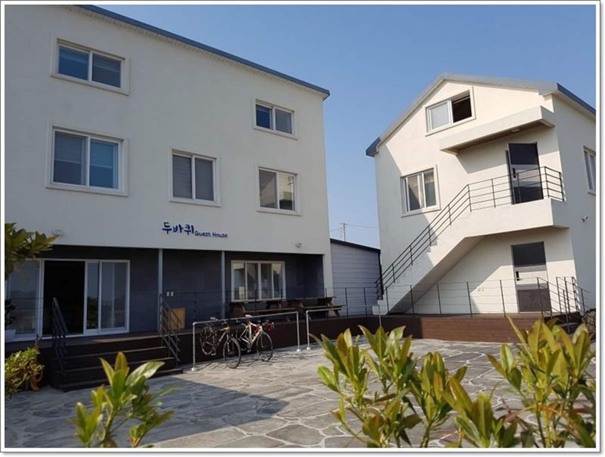 Two Wheels Guest House Seogwipo Exterior photo